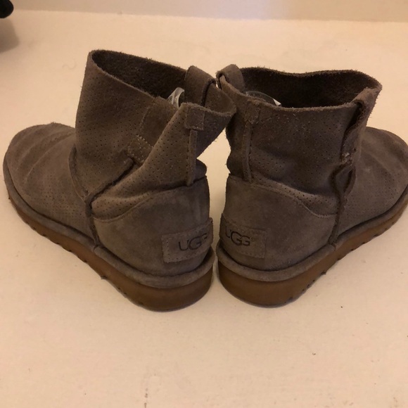 UGG Classic ULD Mini Boots in EUC - Picture 4 of 5